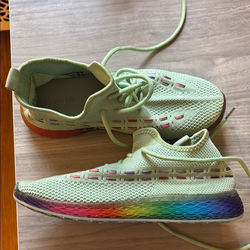 Green and Red Sneakers with Breathable Knit and Multi-Colored Sole